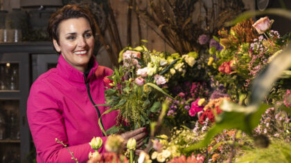Portret van Ilse in haar bloemenwinkel Bloem & Zo in Leerdam