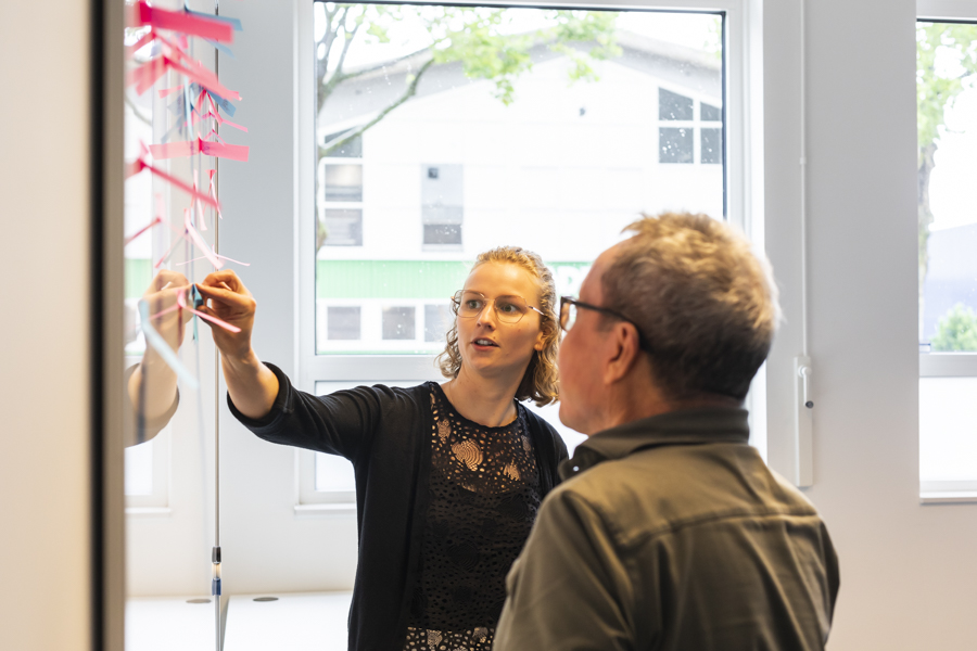 Brainstorm sessie bij IT-bedrijf Quanza in Amsterdam: beeldbank fotografie.