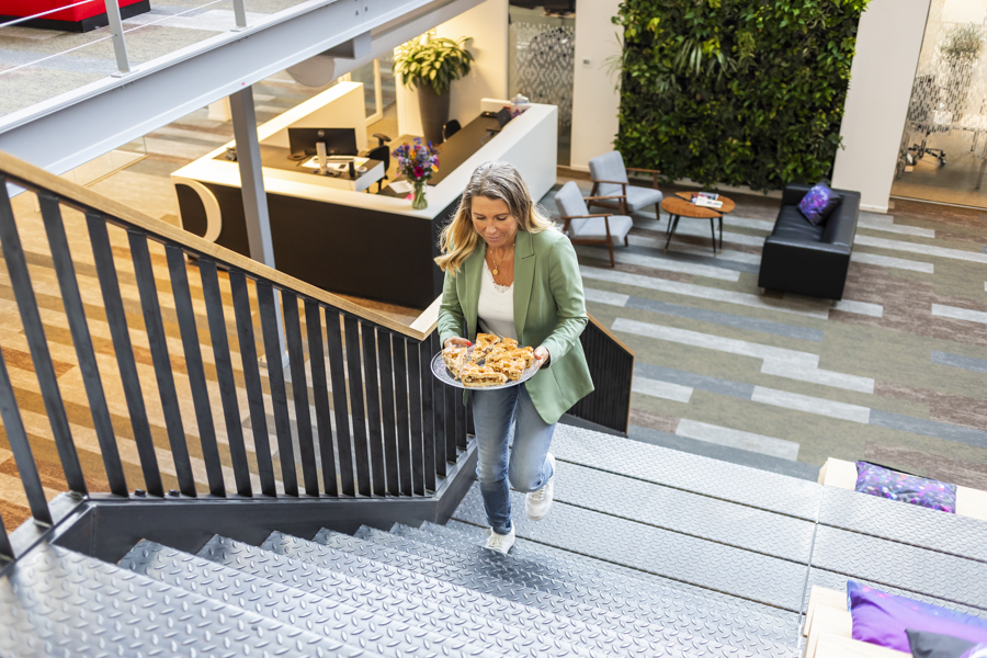 Informele werksfeer bij IT-bedrijf Quanza in Amsterdam: beeldbank fotografie employer branding.